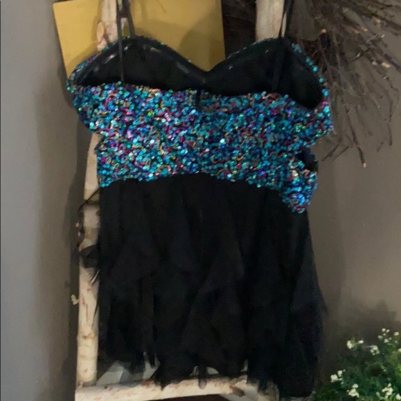 Cleaning closet - Picture 2 of 5